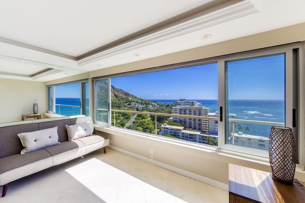 Welcome To Unit #1806! Exquisitely Beautiful High Floor At The Colony Surf. - هونولولو - شرفة