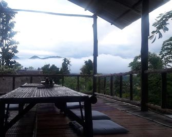 Nusha Homestay - Pai - Balkon