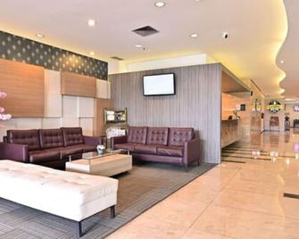 Horison Samarinda Hotel - Samarinda - Lobby