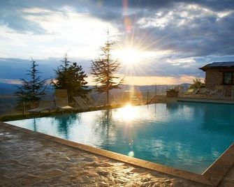 Le Mandrie Di San Paolo - Farm Home - Assisi - Pool