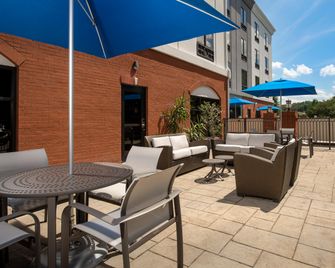 Holiday Inn Express & Suites Knoxville-Clinton By IHG - Clinton - Patio