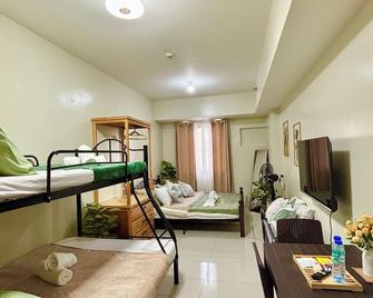 Cordillera Breeze Suites Baguio Transient at Brenthill Condo - Baguio - Bedroom