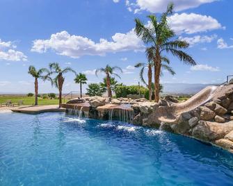 Enjoy Spectacular 360 Views while creating unforgettable memories after Golfing - Thousand Palms - Pool