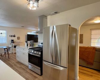 Berrendo Sky Homestead - 4 Minutes to Main - Roswell - Cozinha