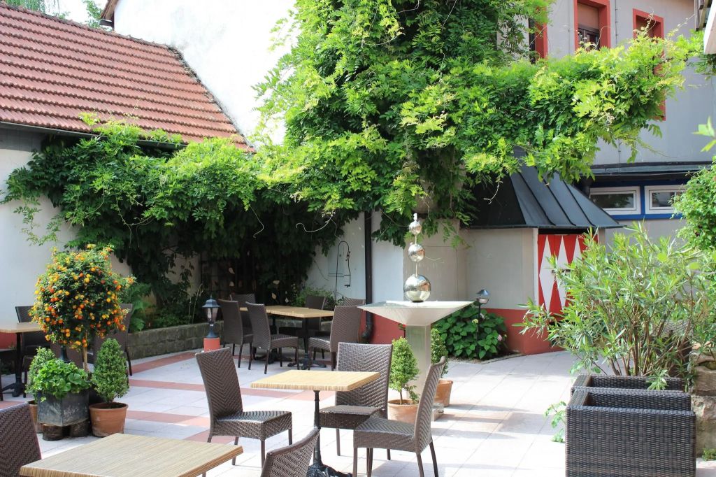 Hotel Goldener Greif - קיצביהל - פטיו