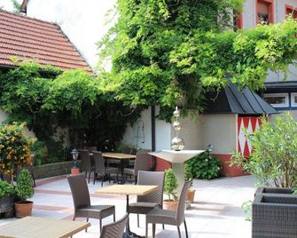 Hotel Goldener Greif - Kitzbühel - Patio