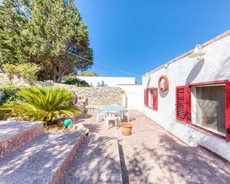 U bissu - Marittima - Innenhof