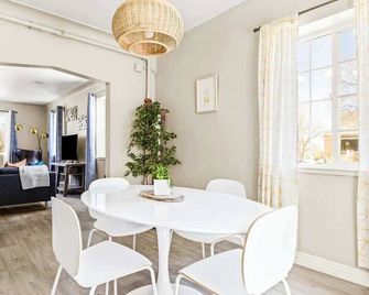 Stylish City Retreat - King Beds - Walk to Sloans Lake - Denver - Dining room