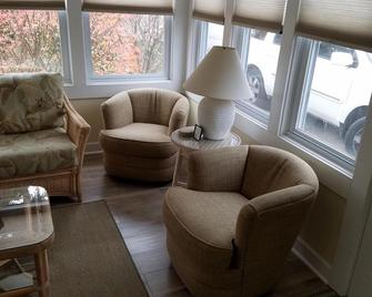 Lakeside: Chautauqua on Lake Erie\n - Marblehead - Living room