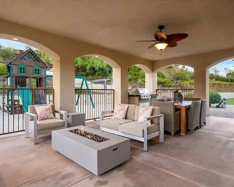 Luxury Estate Tucked Away in the Exclusive Area of Tenaja - Murrieta - Patio