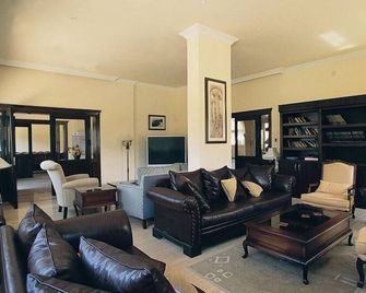 Altinkaya Holiday Resort - Kyrenia - Sala de estar