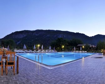Apella Hotel - Cirali - Piscina