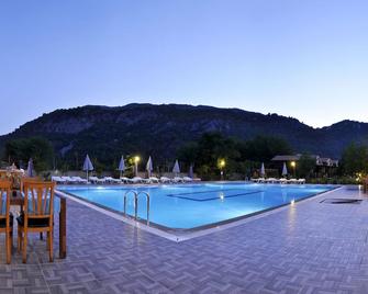 Apella Hotel - Cirali - Zwembad