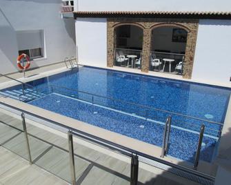 Apartamentos Trinidad - Alange - Zwembad