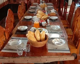 Pukyo Bed and breakfast Belgian lao - Phonsavan - Dining room