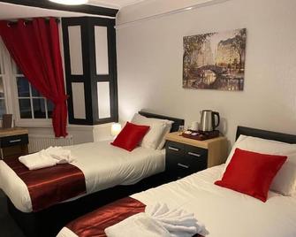 The Bugle Hotel - Fareham - Bedroom