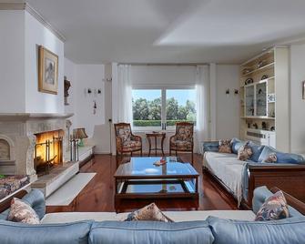 Bluegreen Villa - Karteros - Living room