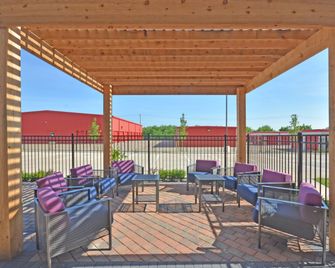 Holiday Inn Express & Suites Oklahoma City Mid - Arpt Area By IHG - Oklahoma City - Balcón