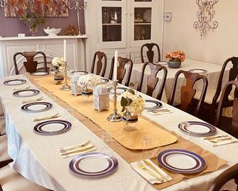 Historic Mcdonald Airbnb - Attica - Dining room