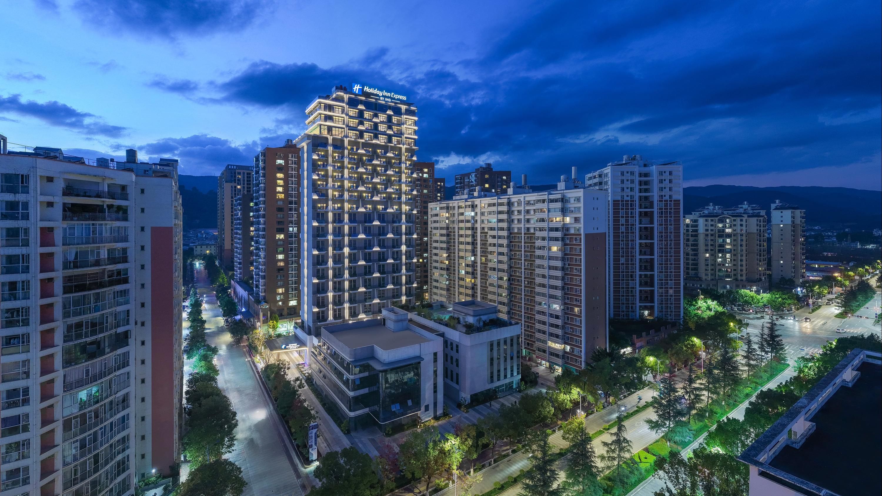 Holiday Inn Express Kunming Yiliang Center By IHG - Kunming - Gebouw