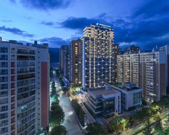 Holiday Inn Express Kunming Yiliang Center By IHG - Kunming - Gebouw