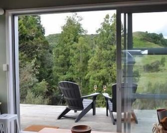 The Rimu Hut - Off-grid Luxury riverside cabin - Waitomo - Balcon