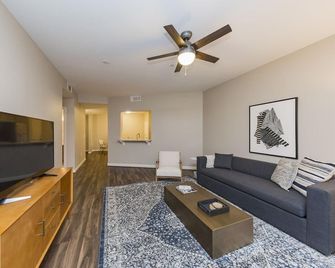 Mint House Nashville - Hillsboro Village - Nashville - Living room