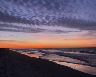 Affordable Luxury On The Beach! - Pine Knoll Shores - Beach