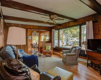 Superb View Big Sebago Lake Western Side Of Lake - Standish - Sala de estar