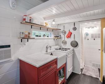 ️Tiny house THOW in woods -odorless compost toilet - ラピア - キッチン