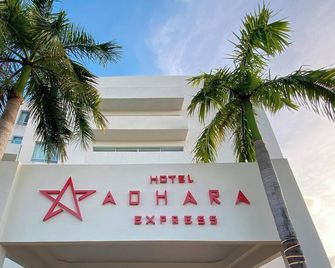 Adhara Express - Cancún - Building