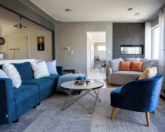 Family Friendly - Pool - Hot Tub - Pets - Wheat Ridge - Sala de estar