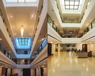 Hotel Midcity - Vijayawada - Lobby