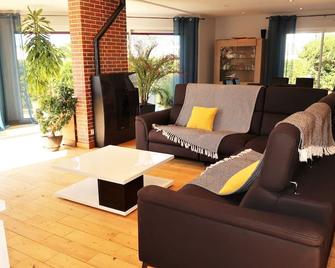Wonderful private villa for 8 people with WIFI, TV, terrace and parking - Trégunc - Sala de estar
