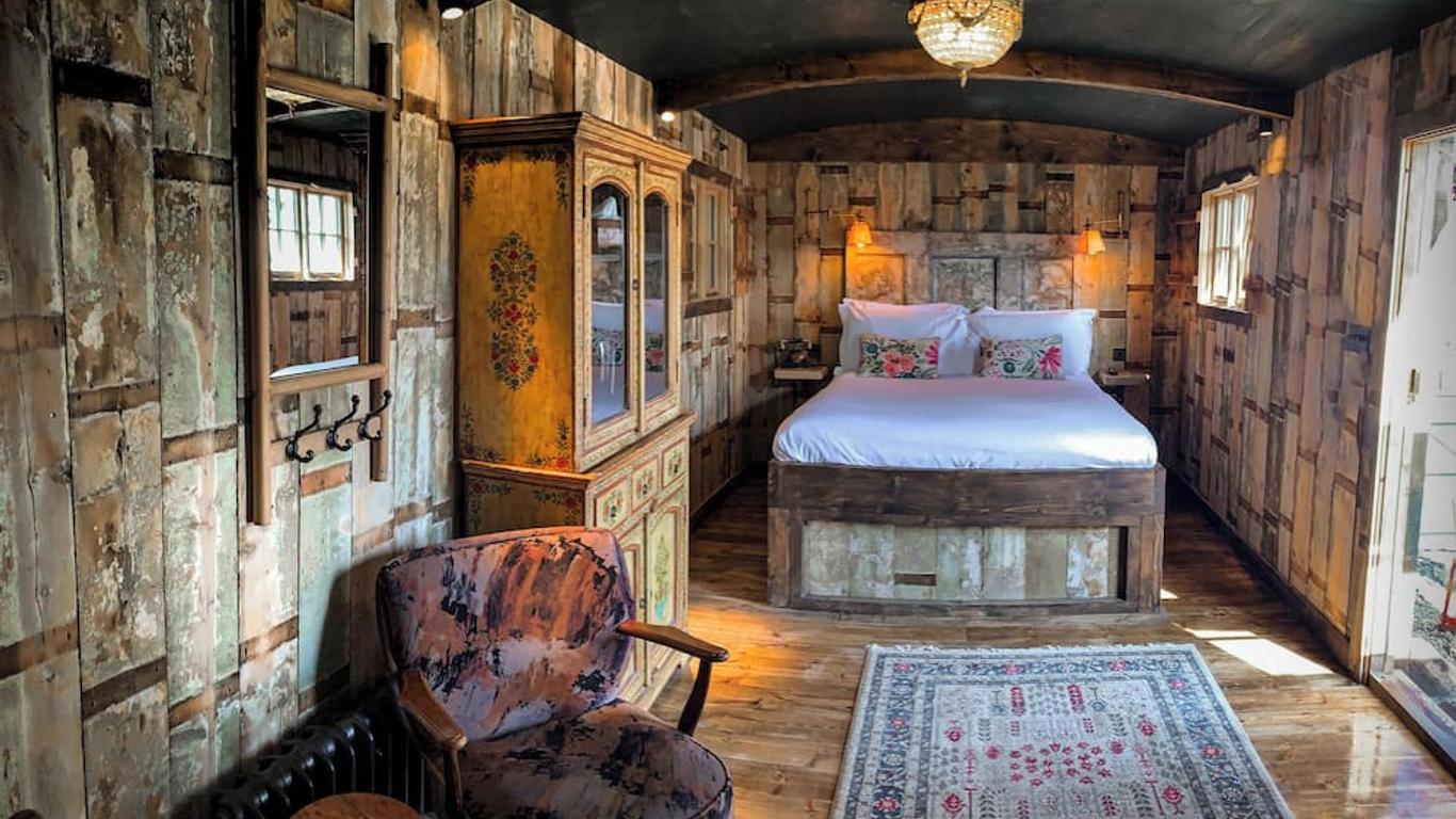 ذا جوينرز آرمز