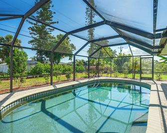Screened Porch and Heated Pool Cape Coral Home - Cape Coral - Pool