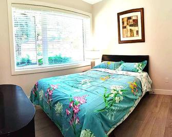 Perfect for families traveling together - West Vancouver - Bedroom
