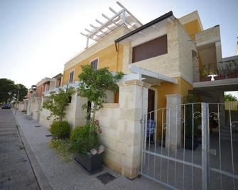 Toto Residence - Torre Lapillo - Edificio