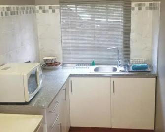 White Feathers - Bergville - Kitchen