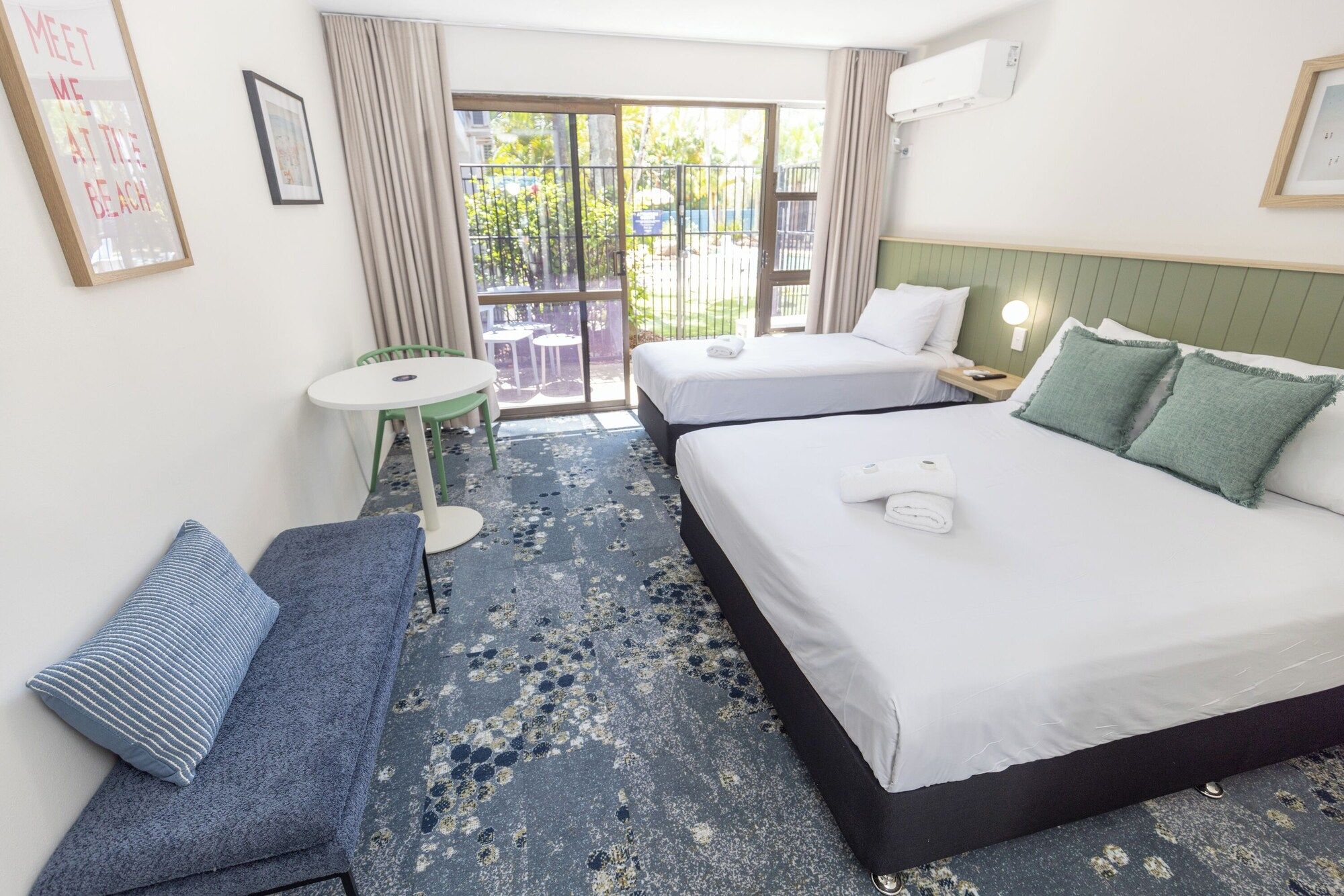 Currimundi Hotel - Battery Hill