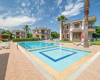 Pak Family Villas - Camyuva