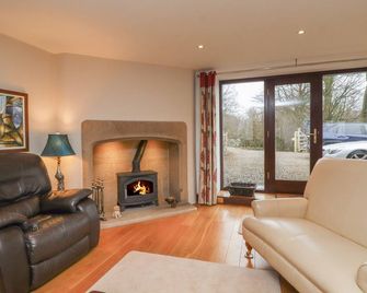 Bride Cross Granary, Romantic, Character Holiday Cottage In Otley - Otley - Living room