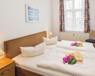 Strandvilla Imperator | Hotel & Ferienwohnungen Usedom - Bansin - Schlafzimmer