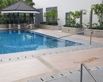 Featured Real Living Modern Scandinavian - Taguig - Zwembad