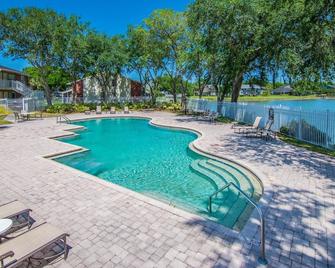 Corner Unit - 2 Bedroom 2 Bath - Close To Downtown Tampa - Brandon - Pool