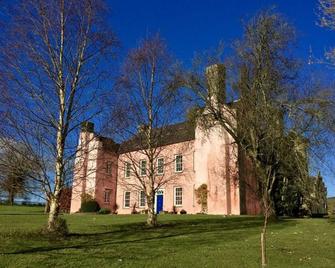 Glenbeg House A 1600 Jacobean Castle on a secluded Estate. - Lismore