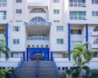 New Kingston Guest Apt at Dorchester - Kingston - Building