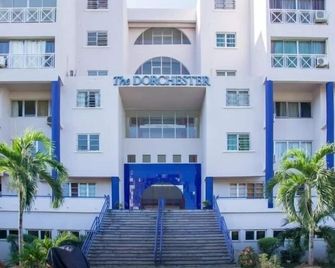New Kingston Guest Apt at Dorchester - Kingston - Building