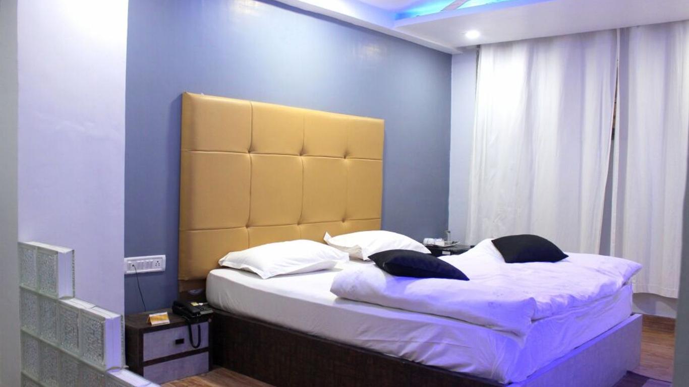Hotel Toppers Corner