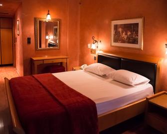Alfa Hotel - Piraeus - Bedroom